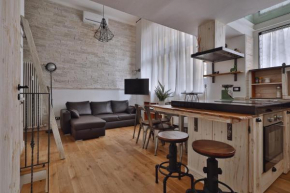 Quiet House Milano in Navigli Sleeps 4